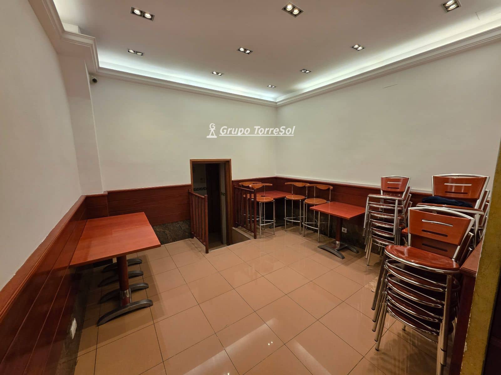 Commercial for sale in Tarragona city - € 480,000 (Ref: 9823188)