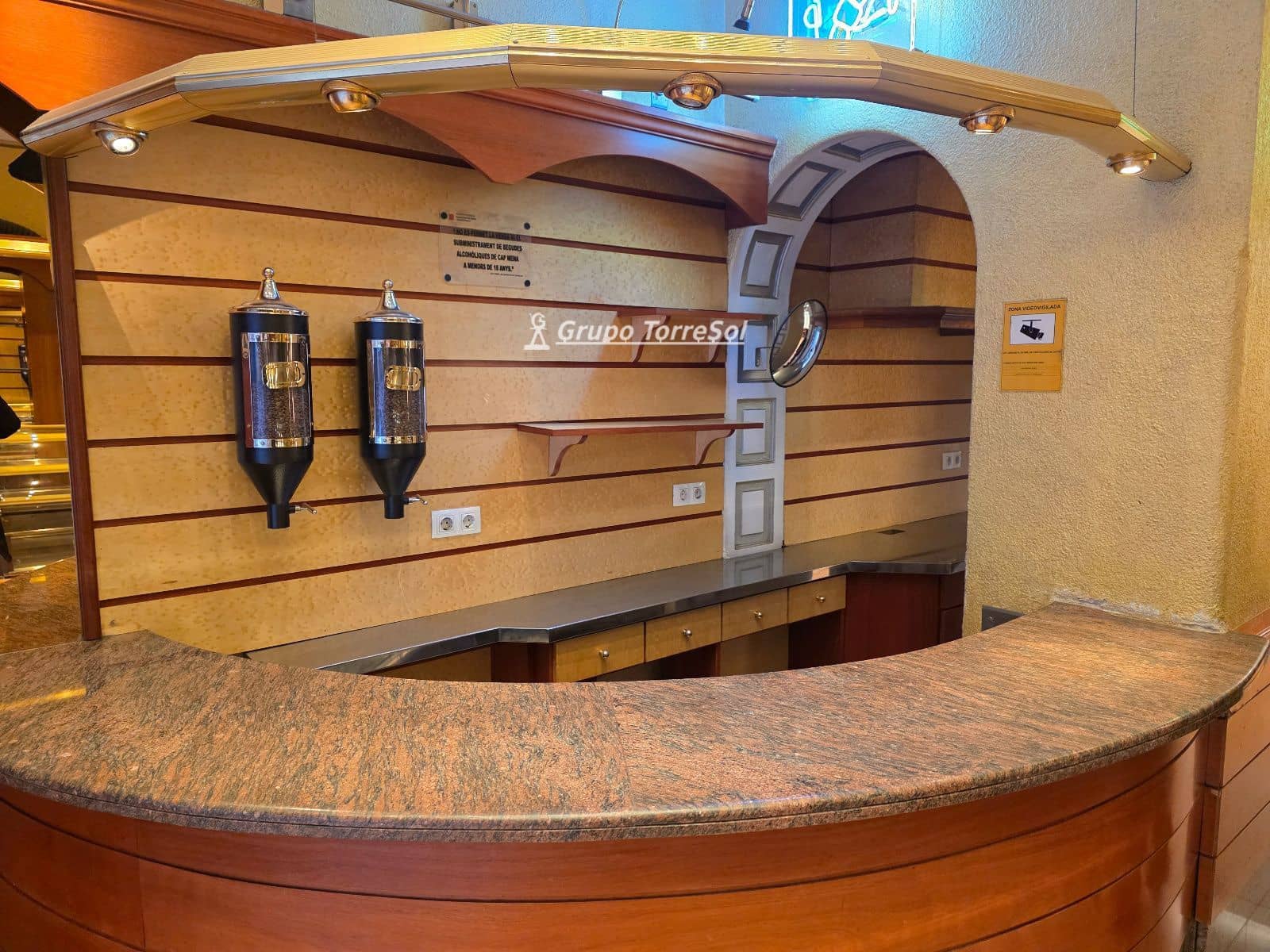Commercial for sale in Tarragona city - € 480,000 (Ref: 9823188)