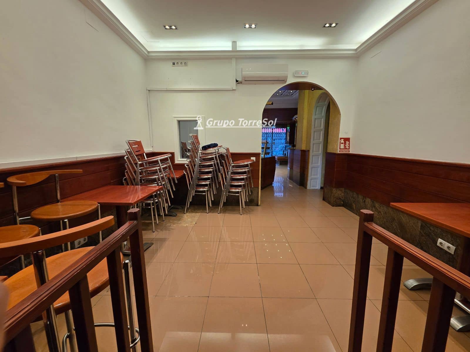 Commercial for sale in Tarragona city - € 480,000 (Ref: 9823188)