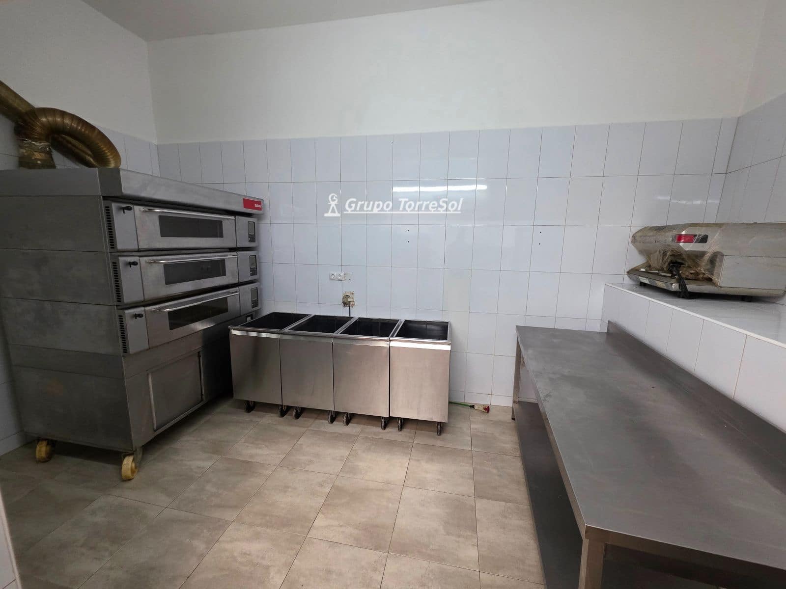 Commercial for sale in Tarragona city - € 480,000 (Ref: 9823188)