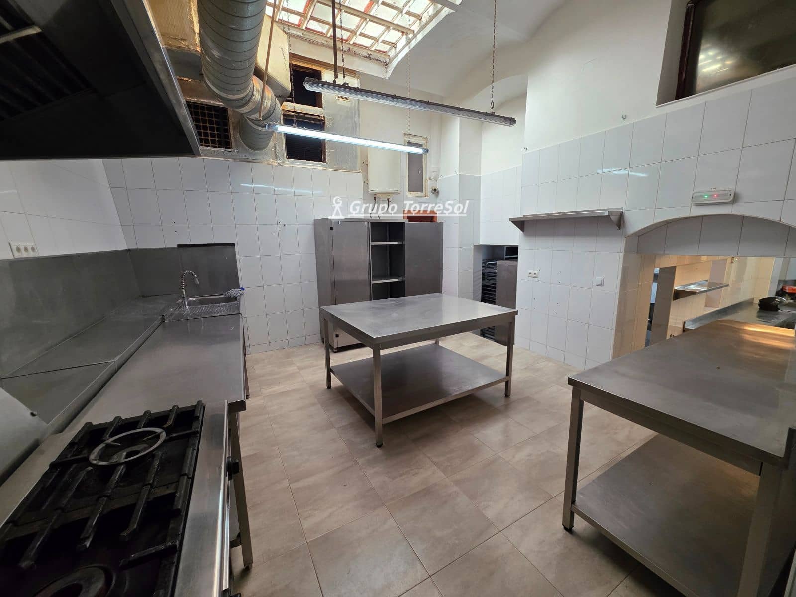 Commercial for sale in Tarragona city - € 480,000 (Ref: 9823188)