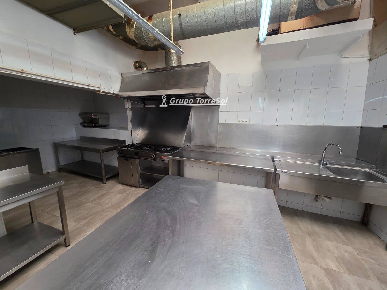 Commercial for sale in Tarragona city - € 480,000 (Ref: 9823188)