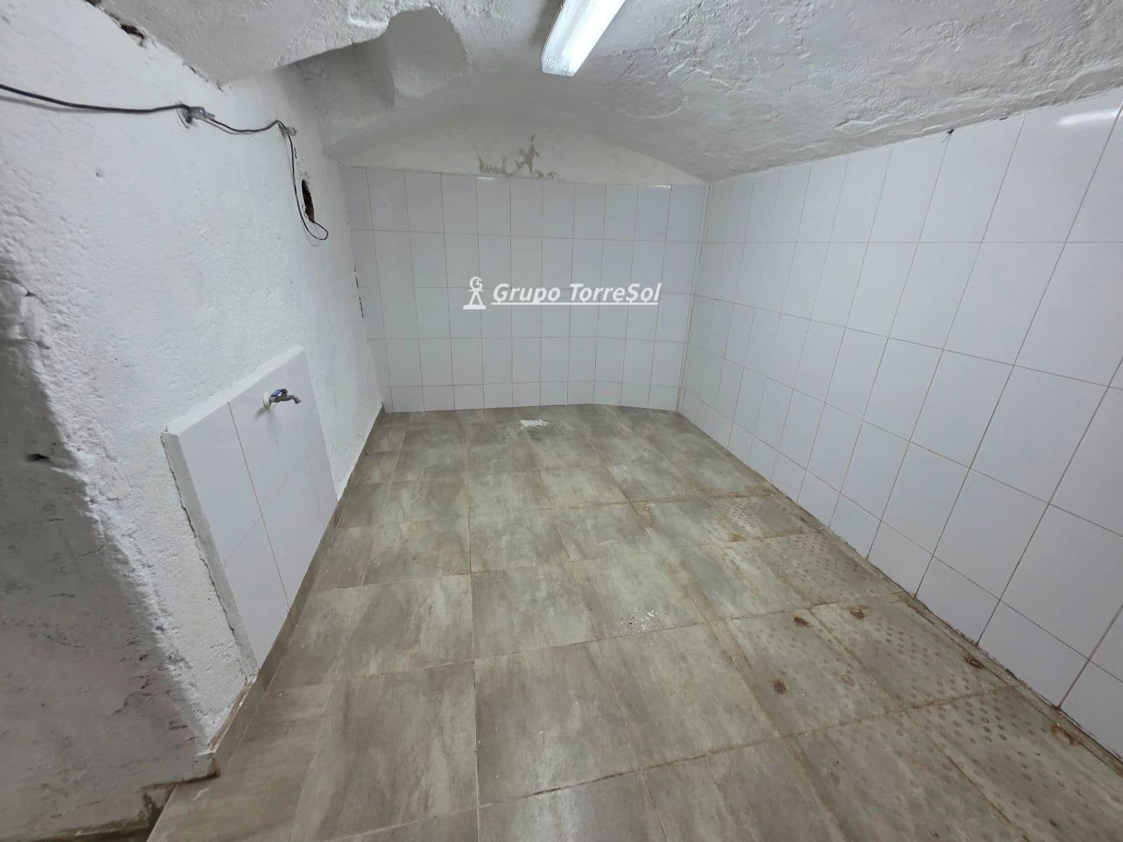 Commercial for sale in Tarragona city - € 480,000 (Ref: 9823188)