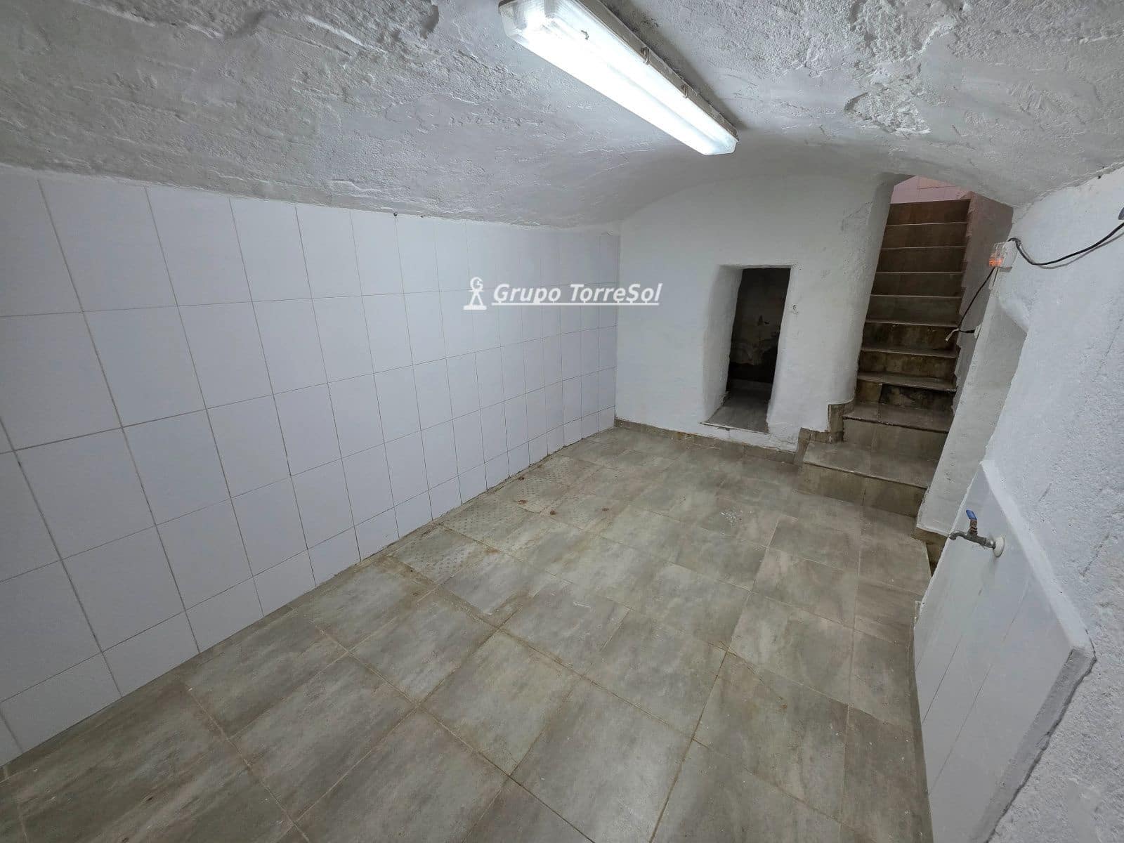 Commercial for sale in Tarragona city - € 480,000 (Ref: 9823188)
