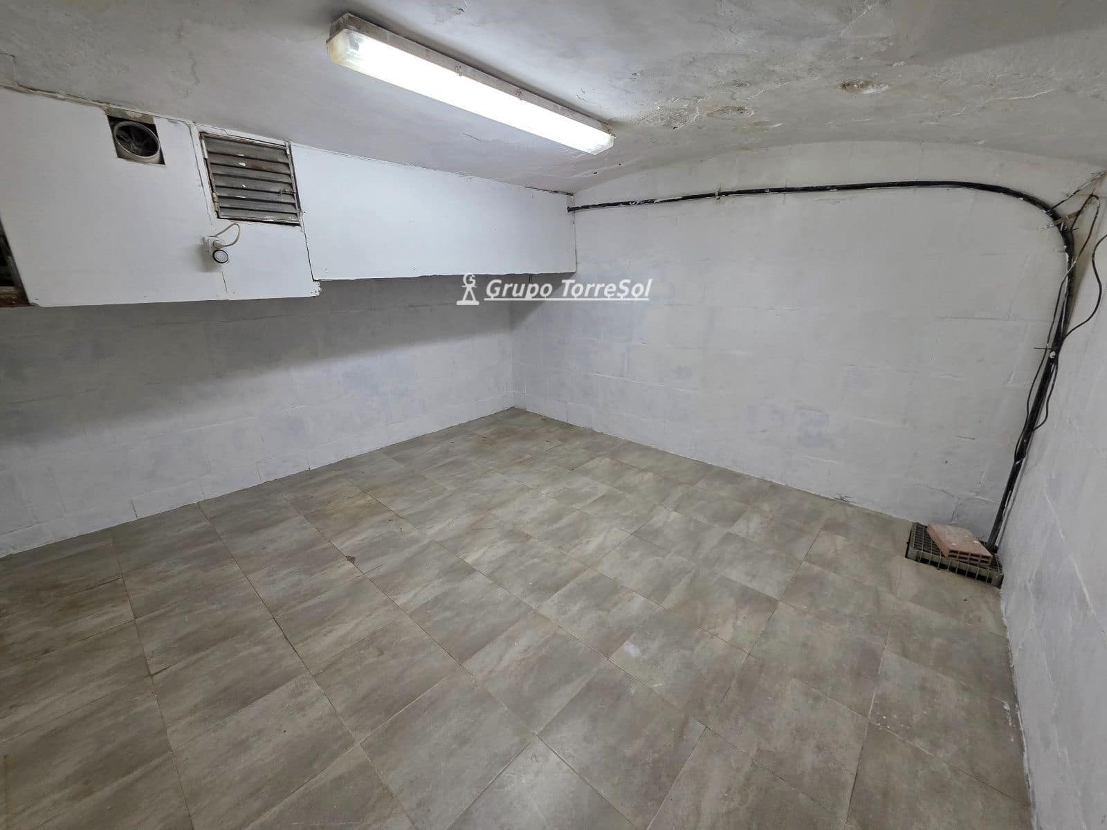 Commercial for sale in Tarragona city - € 480,000 (Ref: 9823188)