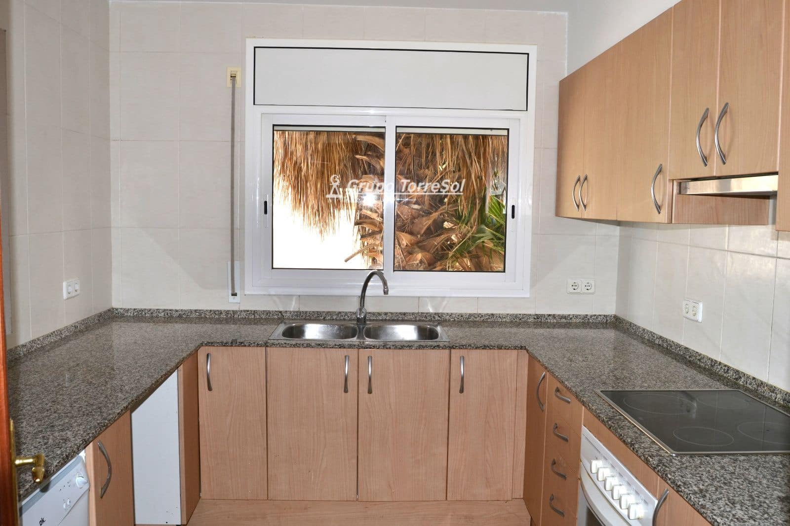 4 bedroom Townhouse for sale in Calafell with pool garage - € 316,000 (Ref: 9824266)