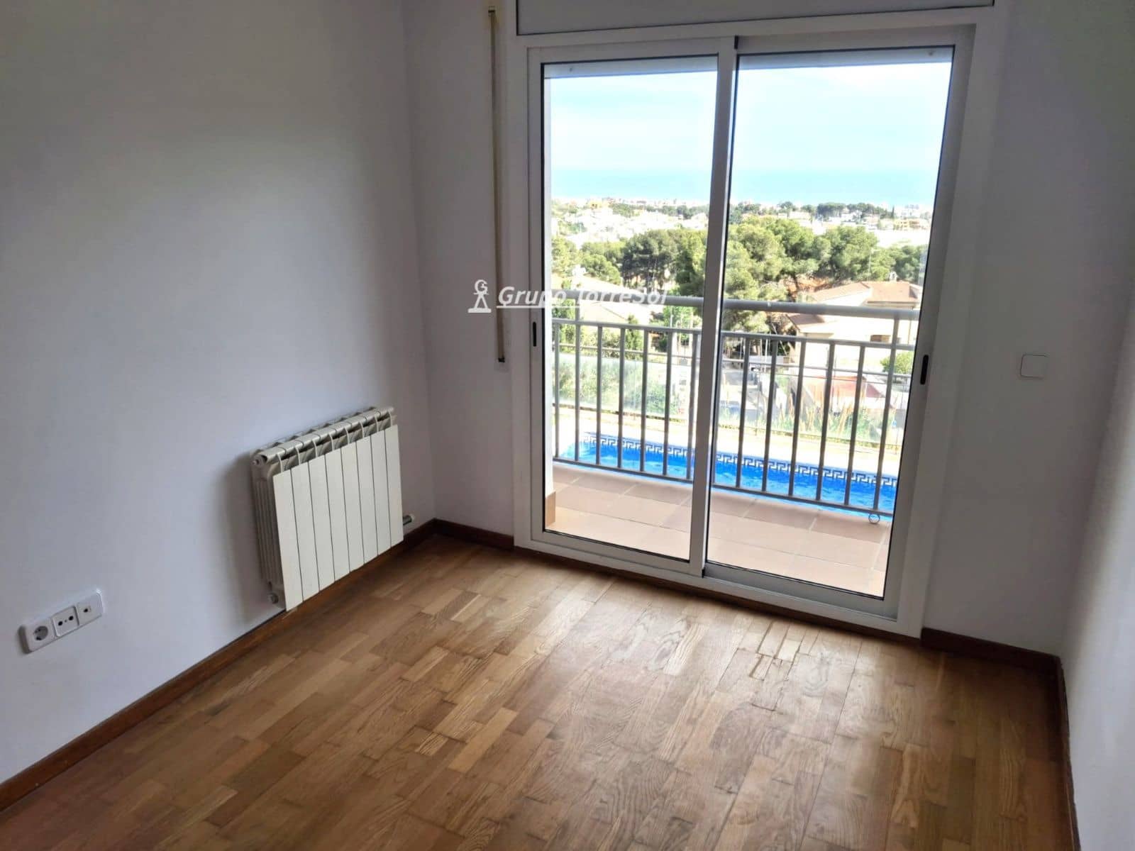 4 bedroom Townhouse for sale in Calafell with pool garage - € 316,000 (Ref: 9824266)