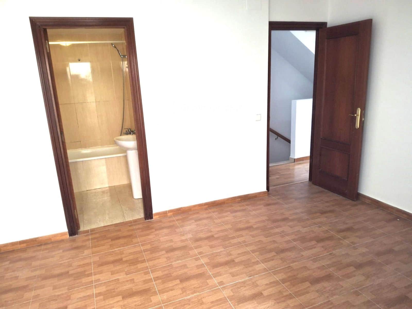 4 bedroom Townhouse for sale in Calafell with pool garage - € 316,000 (Ref: 9824266)