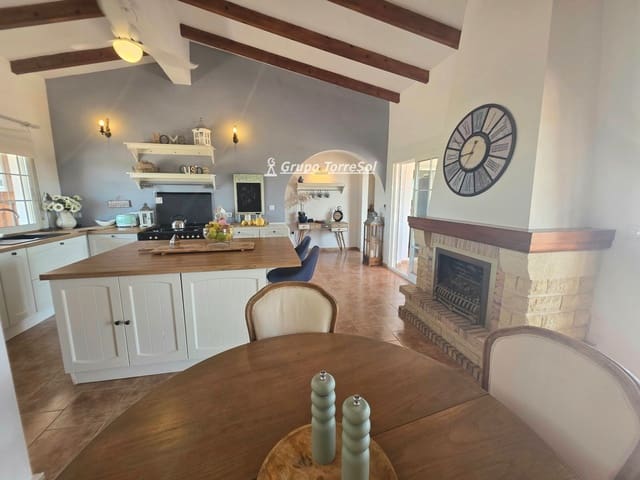 3 bedroom Villa for sale in Dolores with pool - € 445,000 (Ref: 9834654)