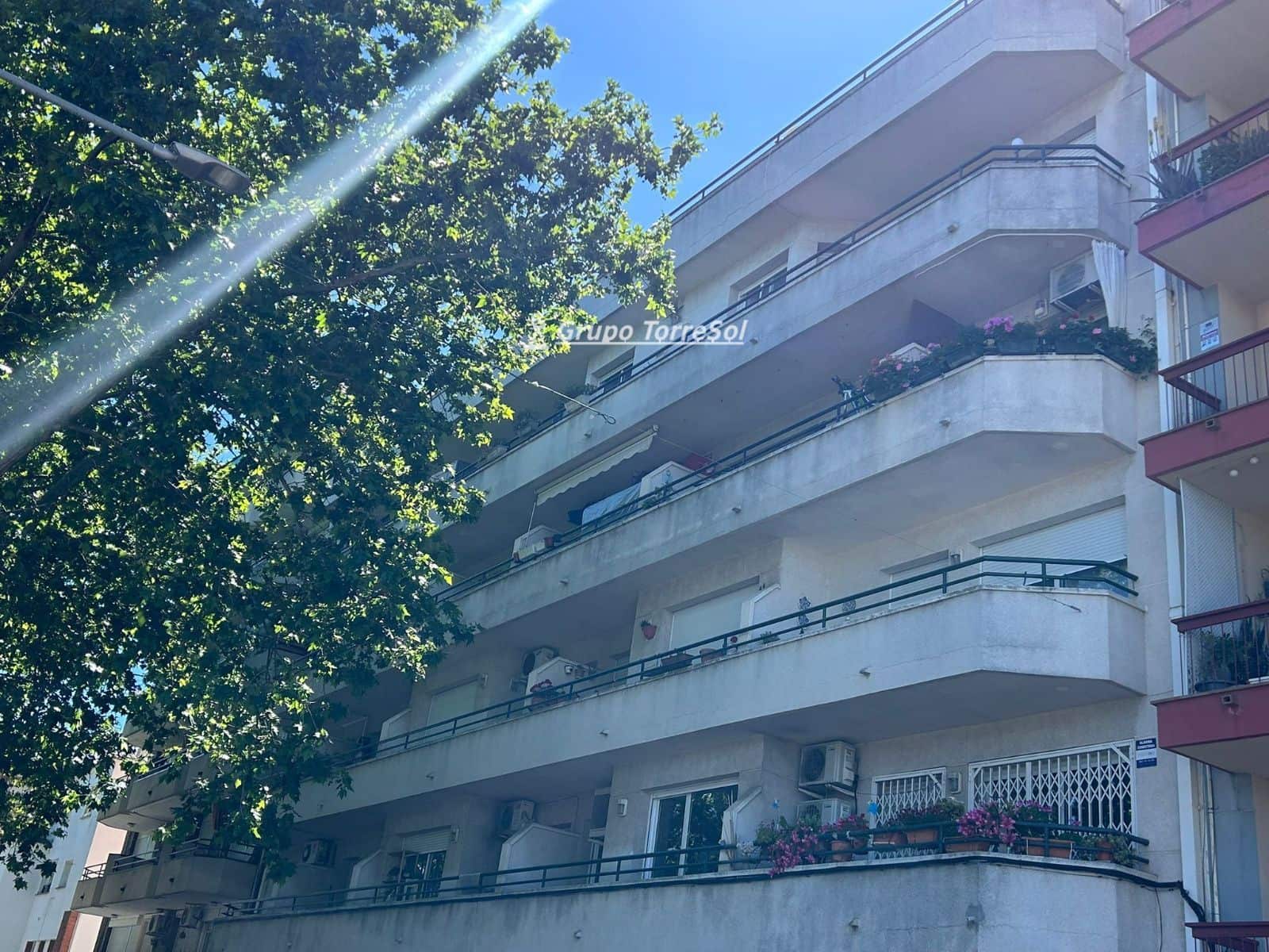 Piso de 3 habitaciones en Calafell en venta con piscina garaje - 239.000 € (Ref: 9839948)