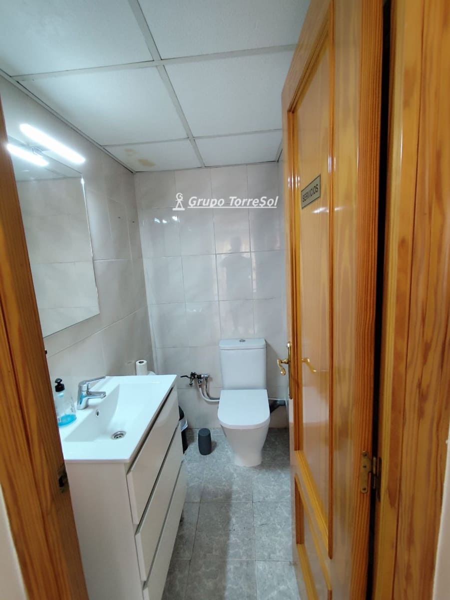 Commerciale in vendita in Elche / Elx - 136.000 € (Rif: 9856025)