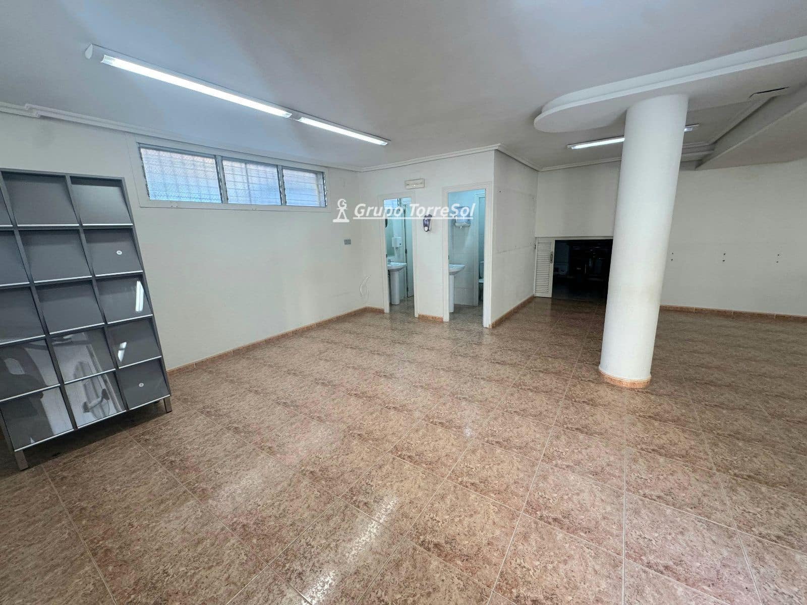 Commercial for sale in Elche / Elx - € 160,000 (Ref: 9857790)