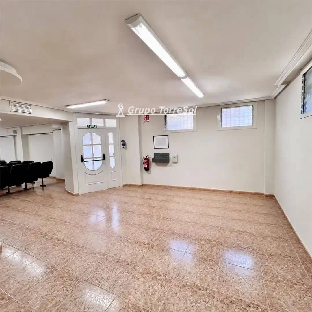 Commercial for sale in Elche / Elx - € 160,000 (Ref: 9857790)