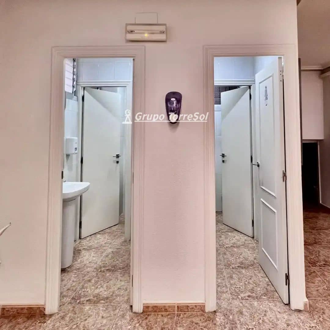 Commercial for sale in Elche / Elx - € 160,000 (Ref: 9857790)
