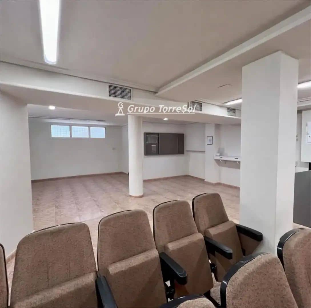 Commercial for sale in Elche / Elx - € 160,000 (Ref: 9857790)