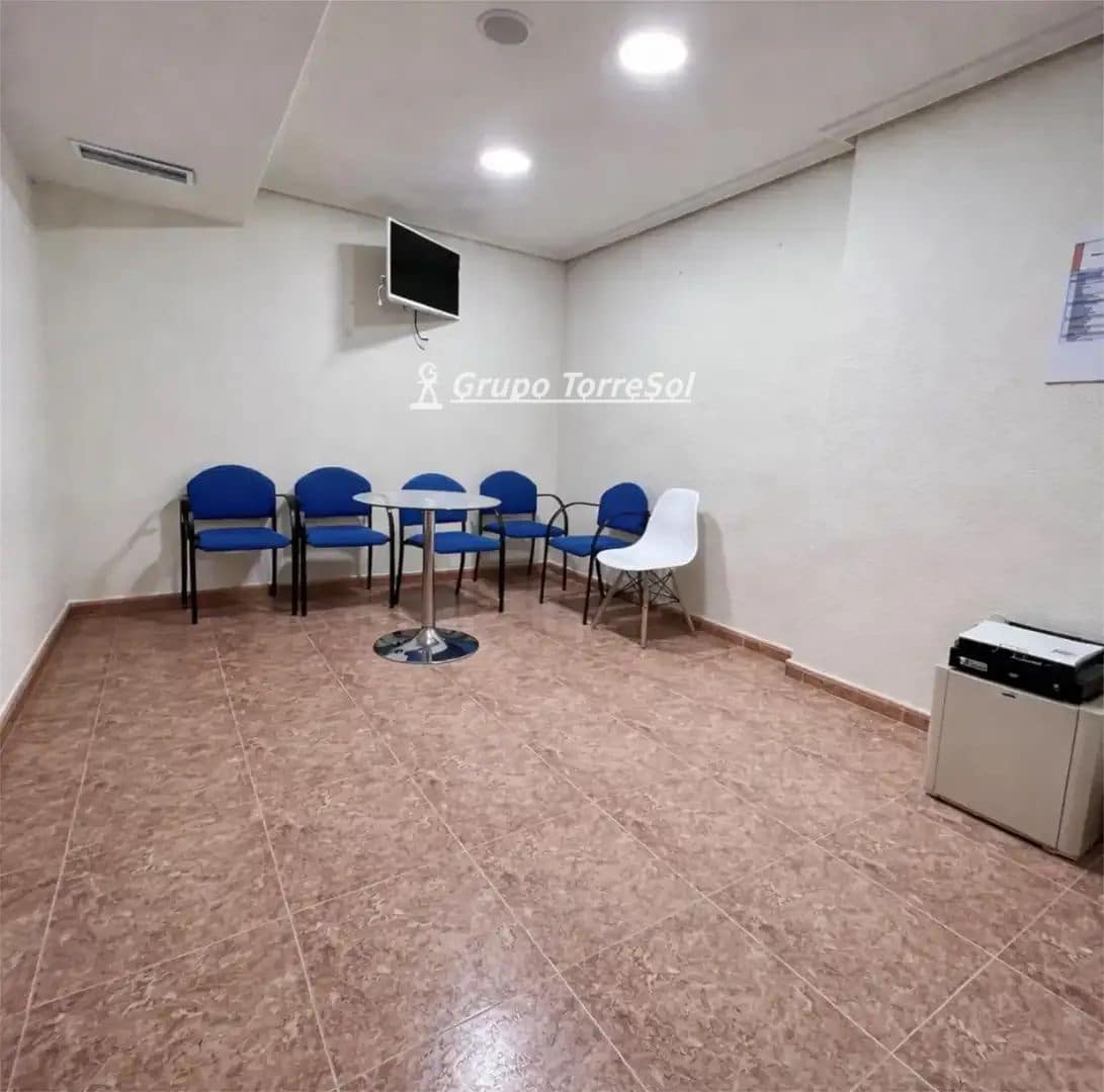 Commercial for sale in Elche / Elx - € 160,000 (Ref: 9857790)