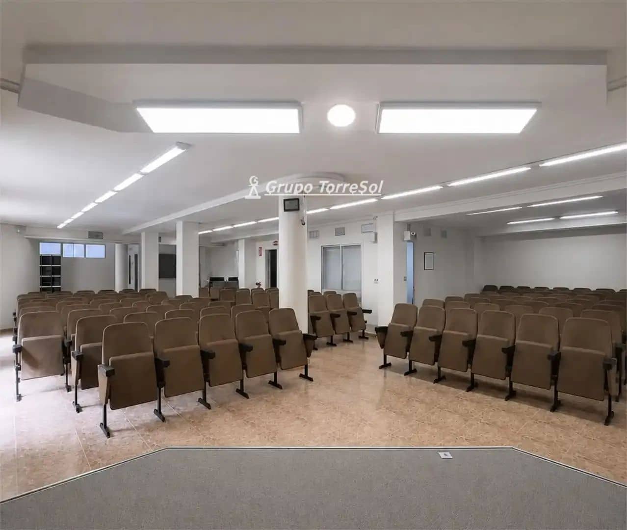 Commercial for sale in Elche / Elx - € 160,000 (Ref: 9857790)
