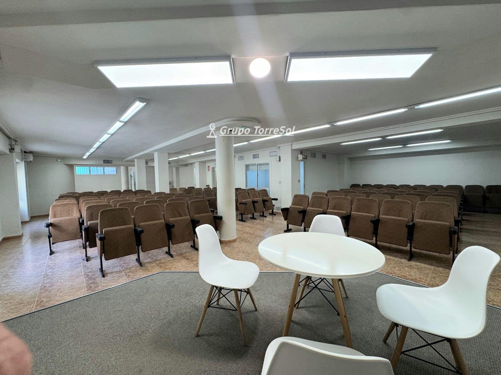 Commercial for sale in Elche / Elx - € 160,000 (Ref: 9857790)