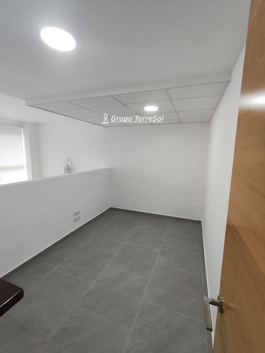 Commercieel te koop in Santa Pola met garage - € 183.000 (Ref: 9866243)