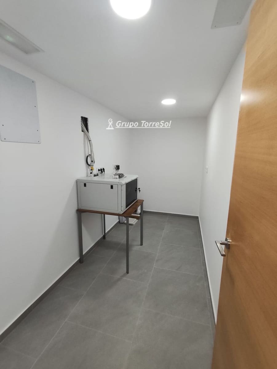 Commercieel te koop in Santa Pola met garage - € 183.000 (Ref: 9866243)