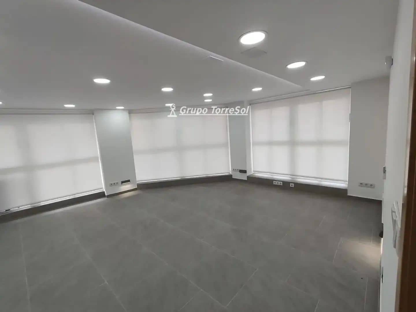 Commercieel te koop in Santa Pola met garage - € 183.000 (Ref: 9866243)