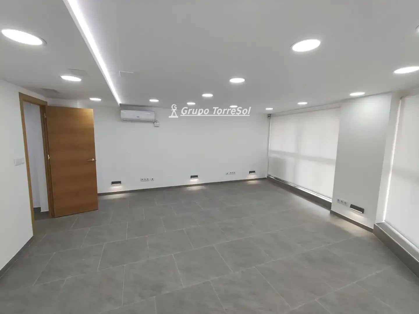 Commercieel te koop in Santa Pola met garage - € 183.000 (Ref: 9866243)