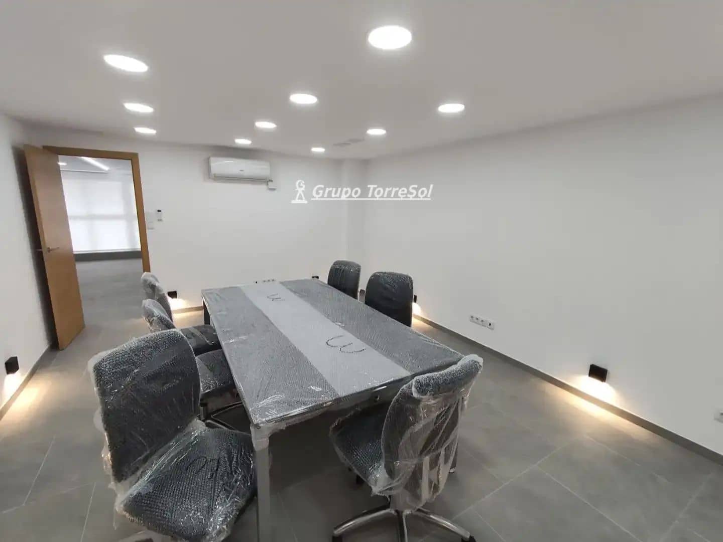 Commercieel te koop in Santa Pola met garage - € 183.000 (Ref: 9866243)