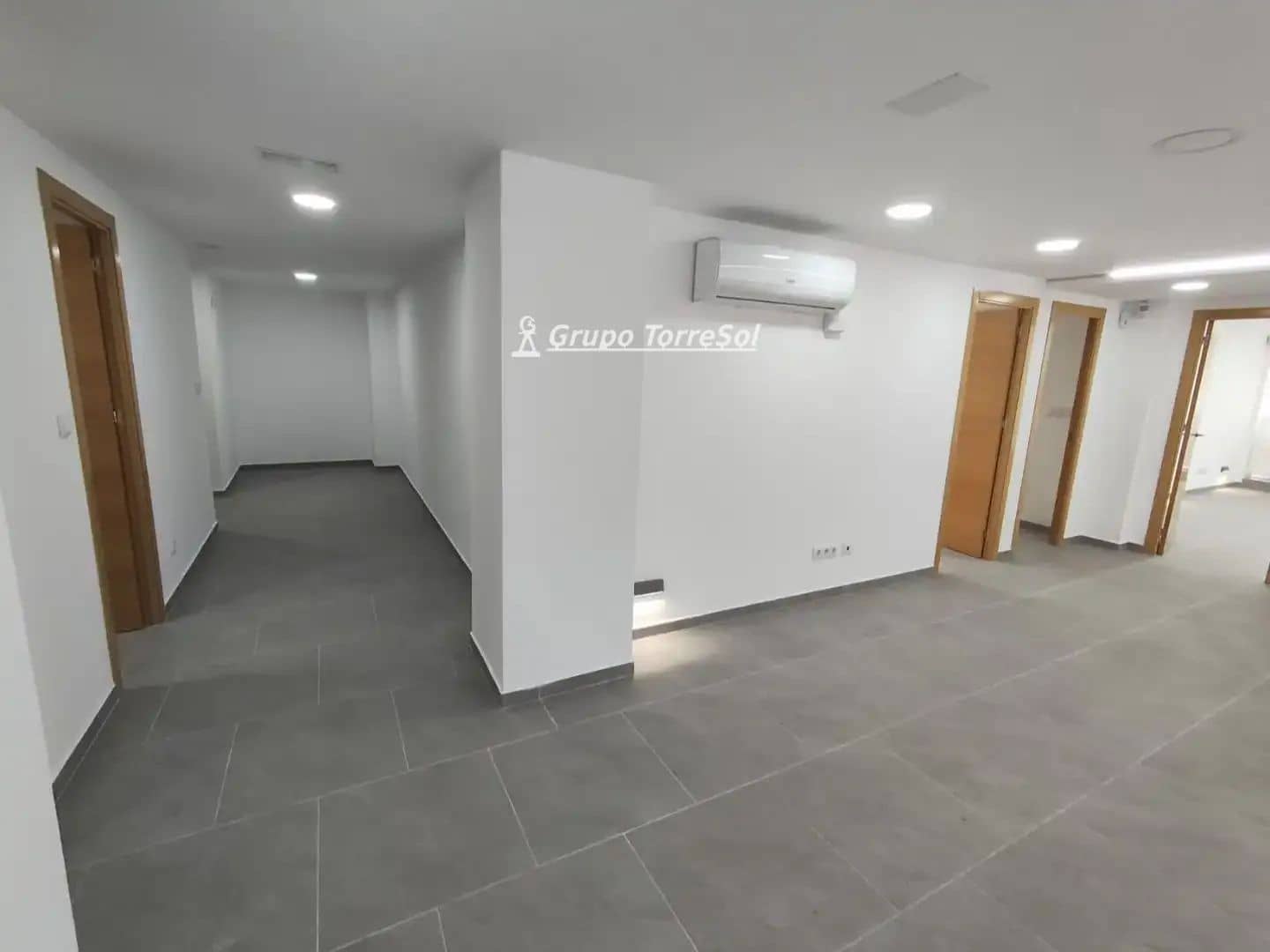 Commercieel te koop in Santa Pola met garage - € 183.000 (Ref: 9866243)
