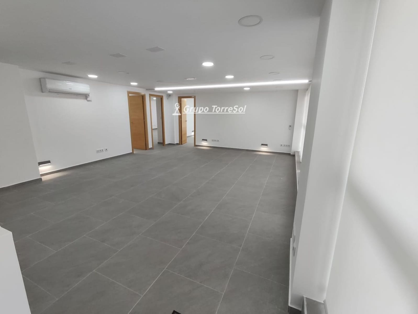 Commercieel te koop in Santa Pola met garage - € 183.000 (Ref: 9866243)