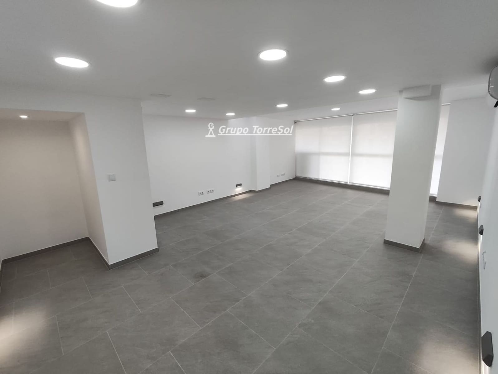 Commercieel te koop in Santa Pola met garage - € 183.000 (Ref: 9866243)