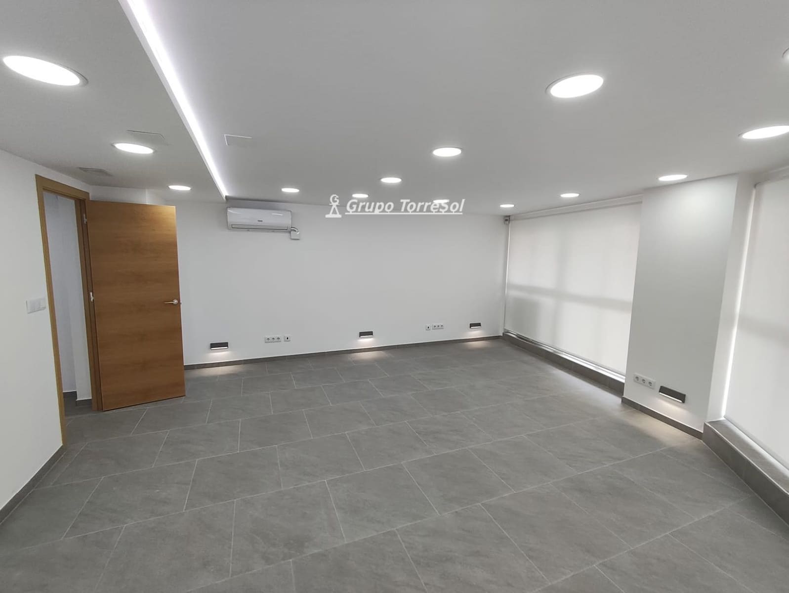 Commercieel te koop in Santa Pola met garage - € 183.000 (Ref: 9866243)