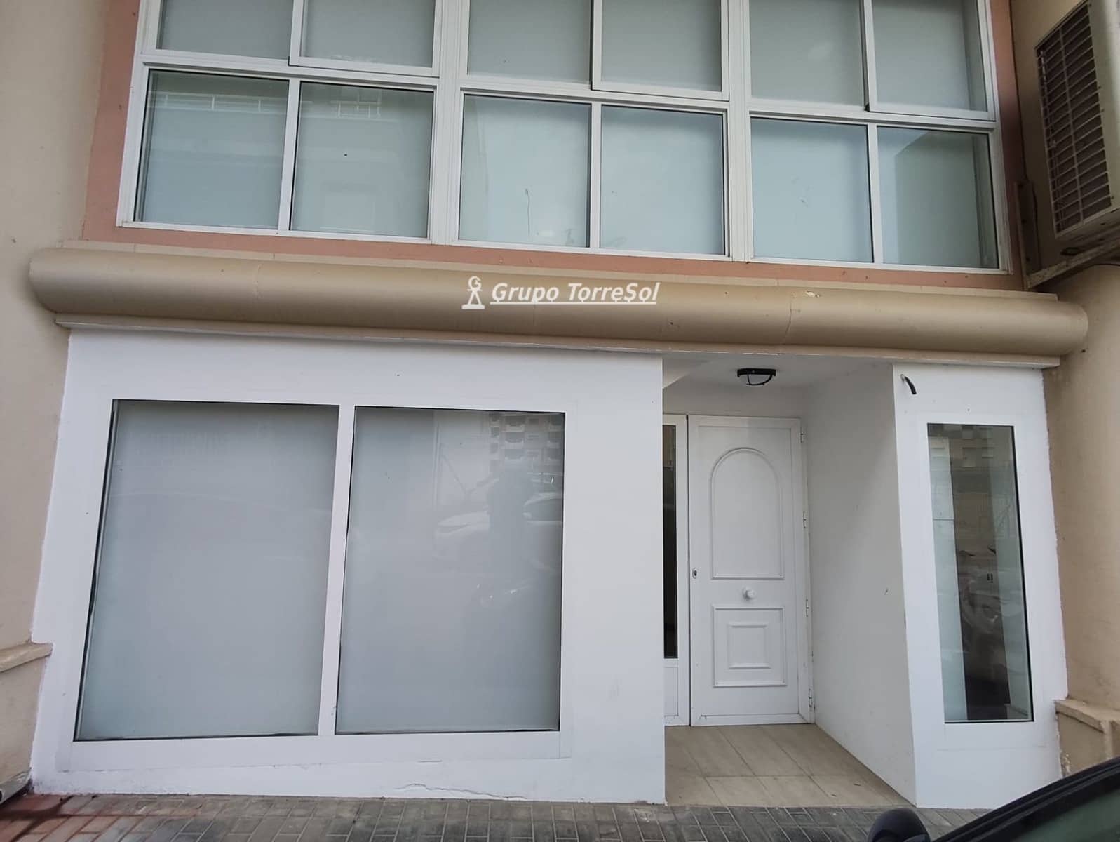 Commercieel te koop in Santa Pola met garage - € 183.000 (Ref: 9866243)
