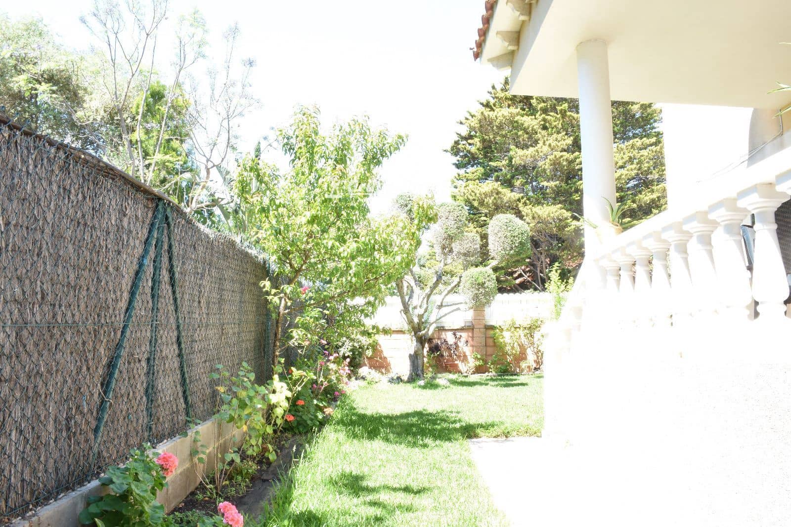4 soveværelse Villa til salg i El Vendrell med swimmingpool garage - € 499.000 (Ref: 9874378)
