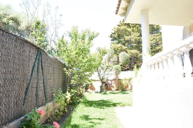 4 soveværelse Villa til salg i El Vendrell med swimmingpool garage - € 499.000 (Ref: 9874378)