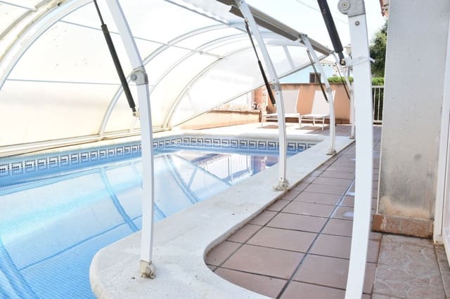 4 soveværelse Villa til salg i El Vendrell med swimmingpool garage - € 499.000 (Ref: 9874378)