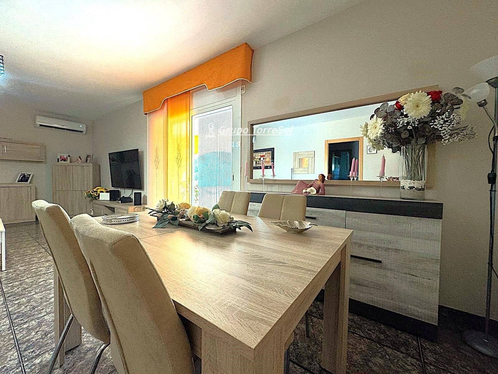 5 soverom Villa til salgs i La Bisbal del Penedes med svømmebasseng - € 292 000 (Ref: 9889265)