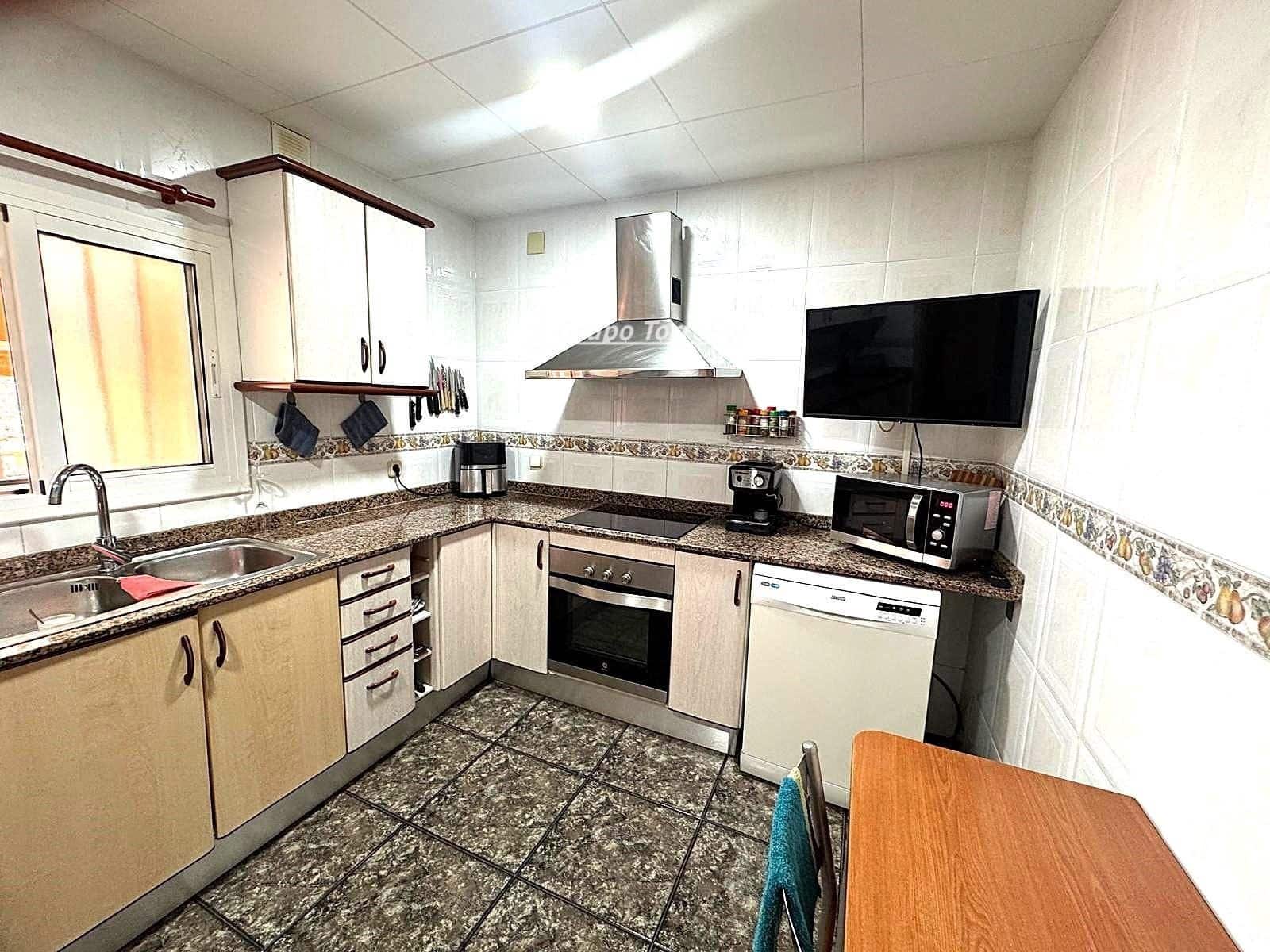 5 soverom Villa til salgs i La Bisbal del Penedes med svømmebasseng - € 292 000 (Ref: 9889265)
