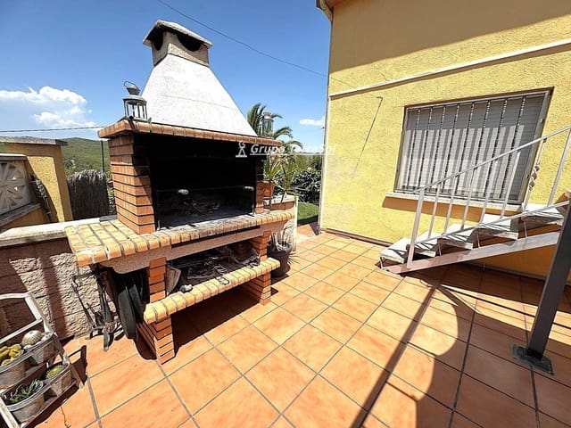 5 soverom Villa til salgs i La Bisbal del Penedès med svømmebasseng - € 292 000 (Ref: 9889265)