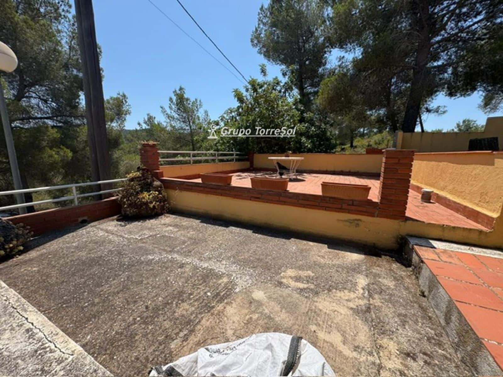 5 Zimmer Villa zu verkaufen in La Bisbal del Penedes mit Pool - 292.000 € (Ref: 9889265)