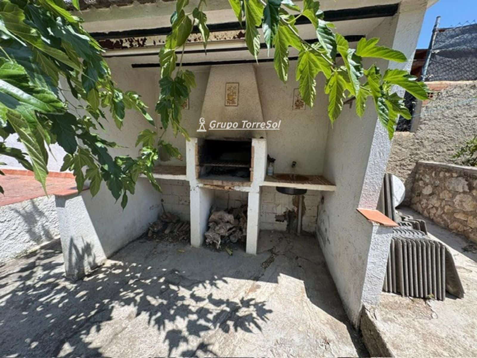 5 Zimmer Villa zu verkaufen in La Bisbal del Penedes mit Pool - 292.000 € (Ref: 9889265)