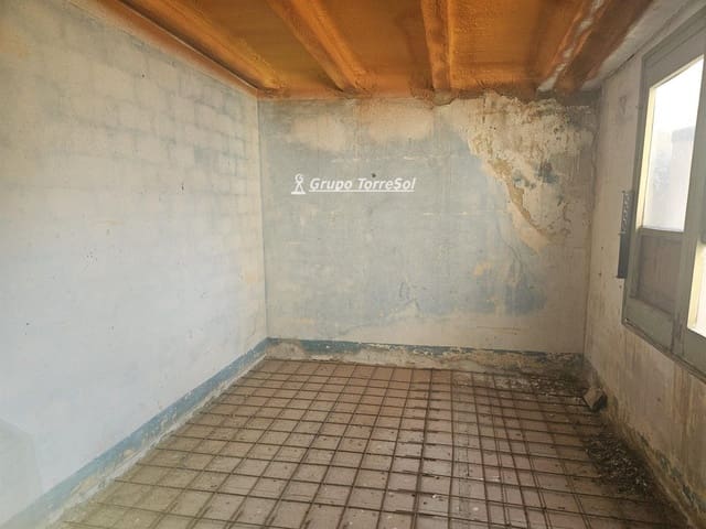 Villa for sale in Masllorenç - € 120,000 (Ref: 9895428)