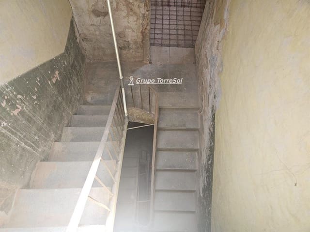 Villa for sale in Masllorenç - € 120,000 (Ref: 9895428)