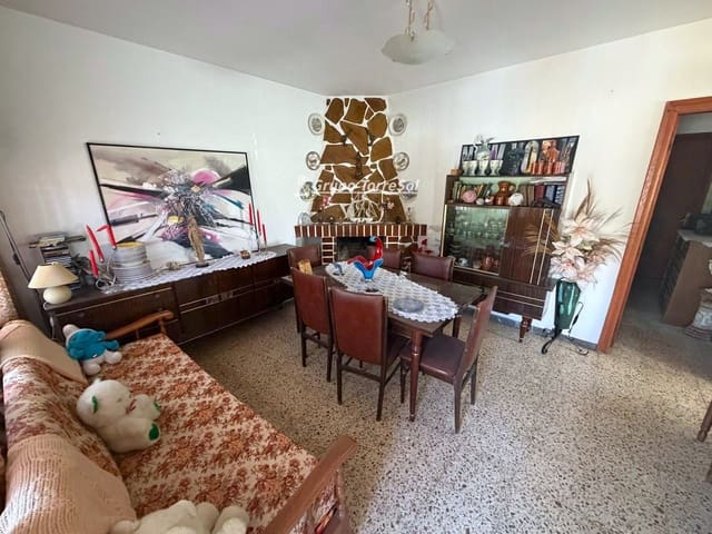 Chalet de 4 habitaciones en Calafell en venta con piscina garaje - 255.000 € (Ref: 9899970)