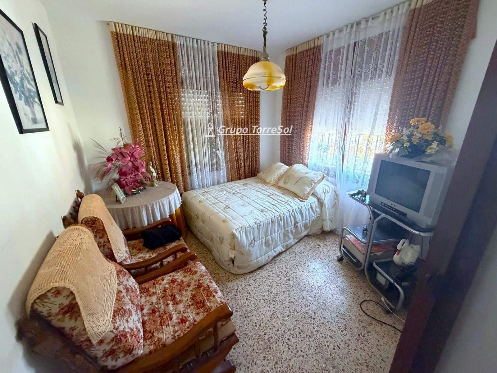 Chalet de 4 habitaciones en Calafell en venta con piscina garaje - 255.000 € (Ref: 9899970)