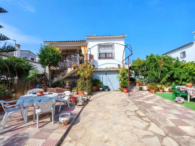 Chalet de 4 habitaciones en Calafell en venta con piscina garaje - 255.000 € (Ref: 9899970)