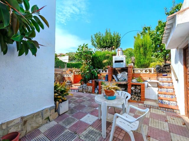 Chalet de 4 habitaciones en Calafell en venta con piscina garaje - 255.000 € (Ref: 9899970)
