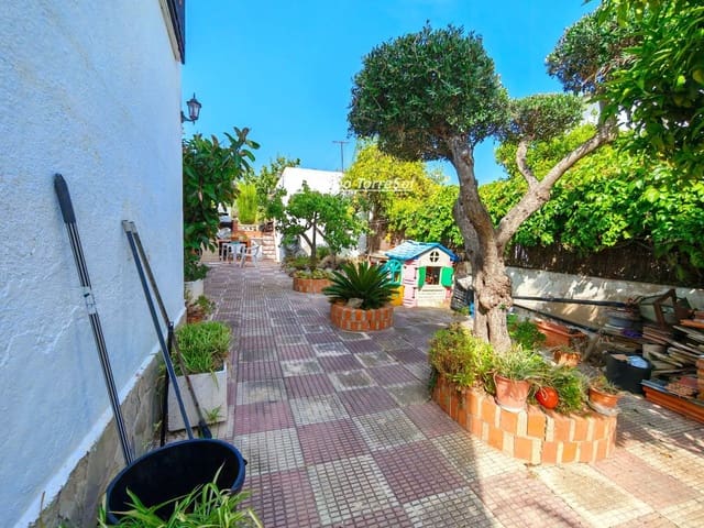 Chalet de 4 habitaciones en Calafell en venta con piscina garaje - 255.000 € (Ref: 9899970)