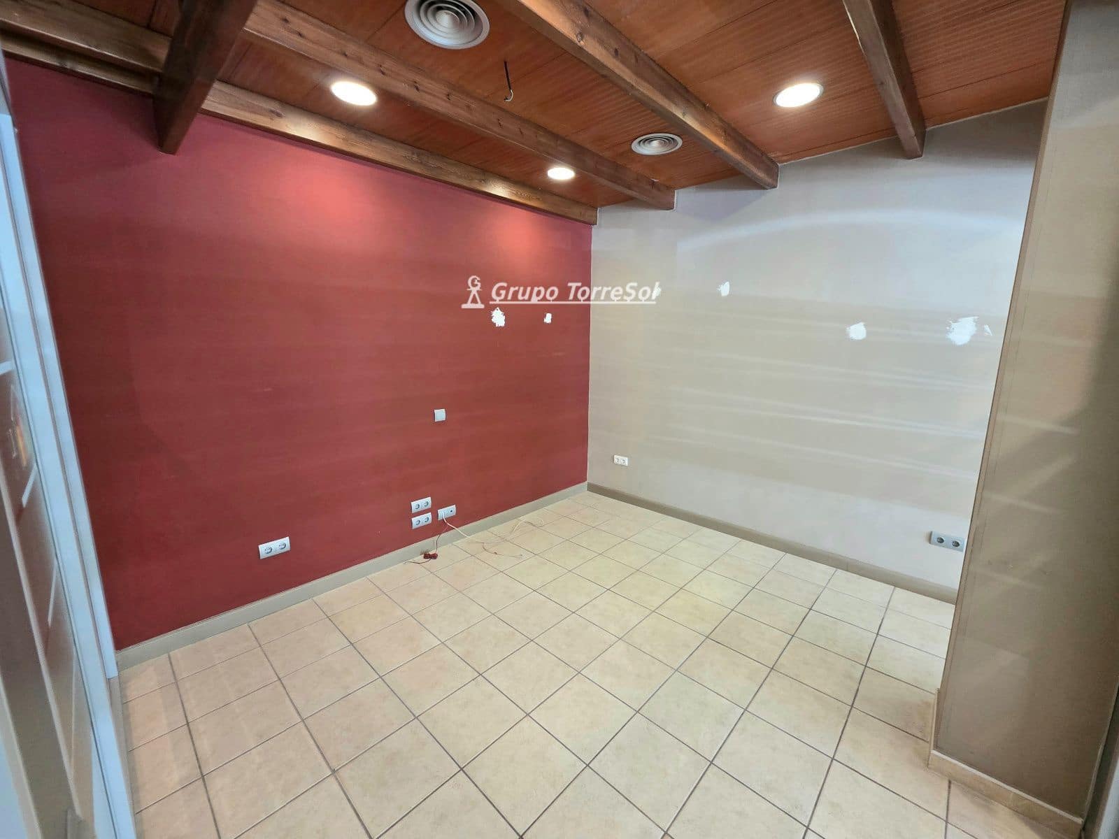 Komercyjne do wynajęcia w Torredembarra - 600 € (Ref: 9909736)