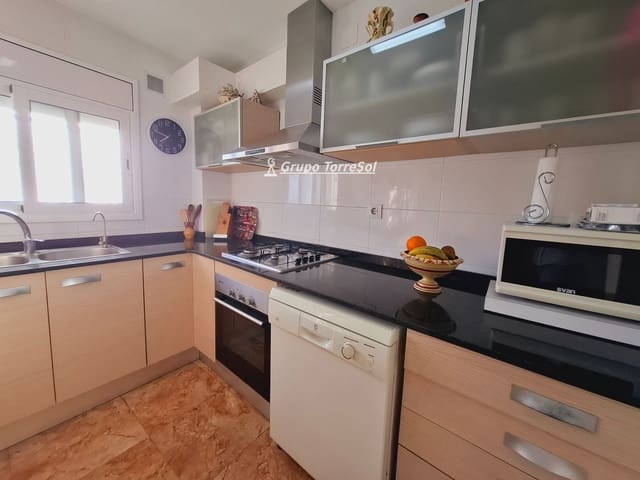 4 makuuhuone Huvila myytävänä paikassa Calafell mukana 
autotalli - 300 000 € (Ref: 9911943)