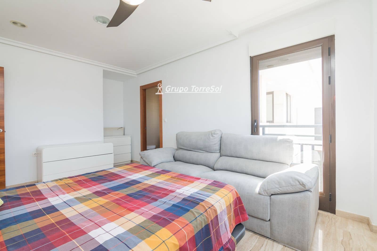 3 soverom Penthouse til leie i Elche / Elx med svømmebasseng garasje - € 1 500 (Ref: 9914977)